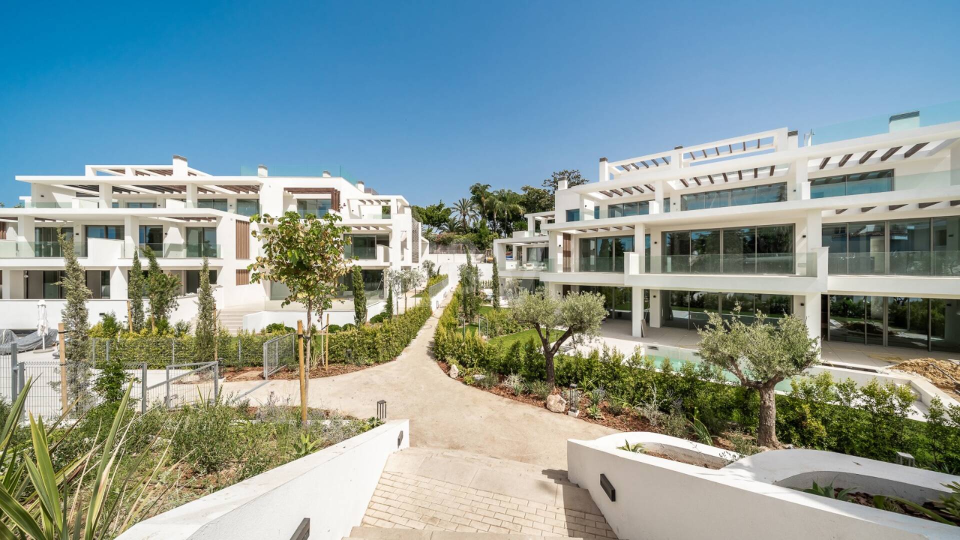 New Luxury Semi Penthouse with Private Rooftop Pool on Marbella's Golden Mile
