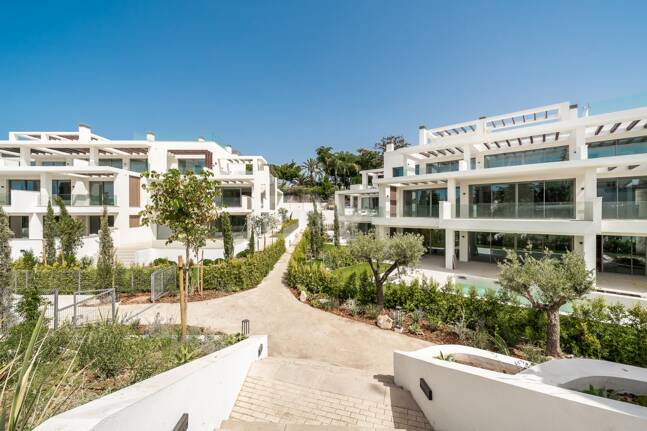 New Luxury Semi Penthouse with Private Rooftop Pool on Marbella's Golden Mile