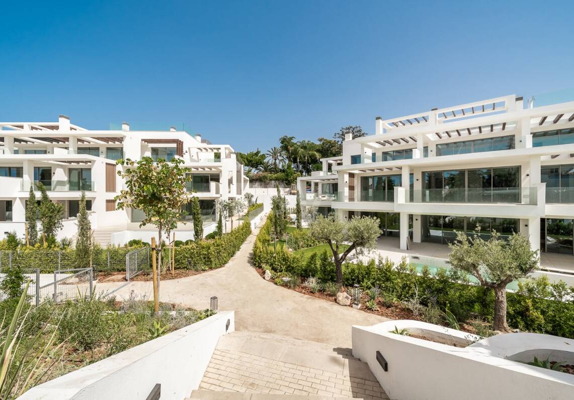 New Luxury Semi Penthouse with Private Rooftop Pool on Marbella's Golden Mile