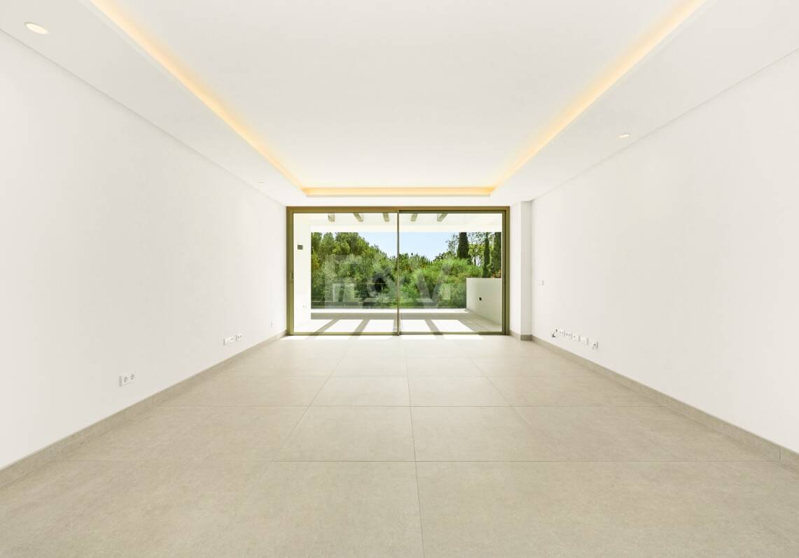 New Luxury Semi Penthouse with Private Rooftop Pool on Marbella's Golden Mile