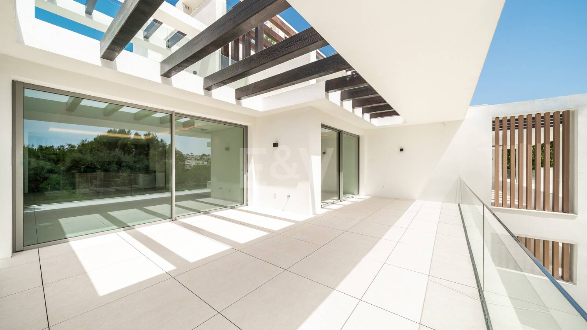 New Luxury Semi Penthouse with Private Rooftop Pool on Marbella's Golden Mile