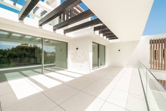 New Luxury Semi Penthouse with Private Rooftop Pool on Marbella's Golden Mile