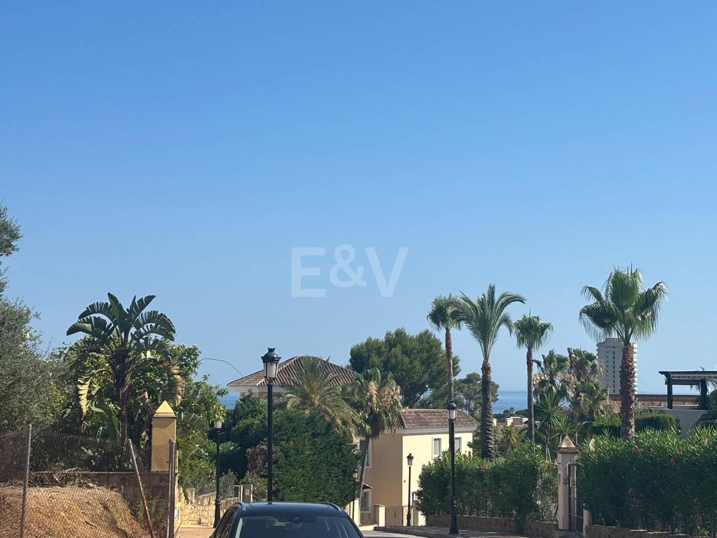 Exclusiva parcela con vistas al mar con licencia de construcción