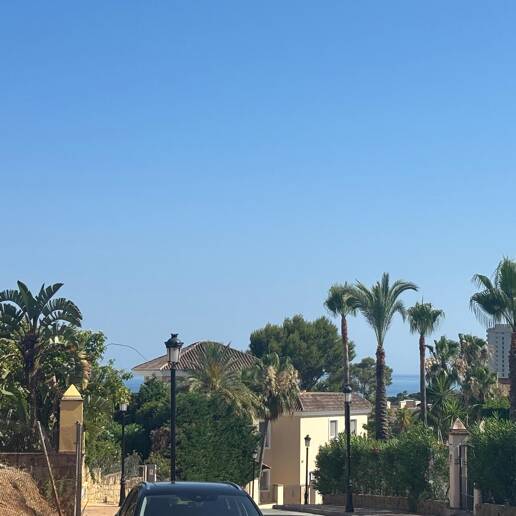 Exclusiva parcela con vistas al mar con licencia de construcción