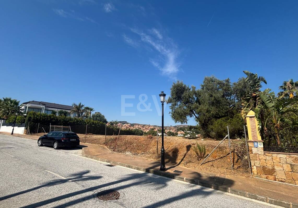 Exclusiva parcela con vistas al mar con licencia de construcción