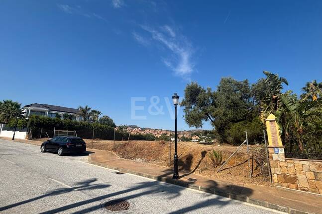 Exclusiva parcela con vistas al mar con licencia de construcción