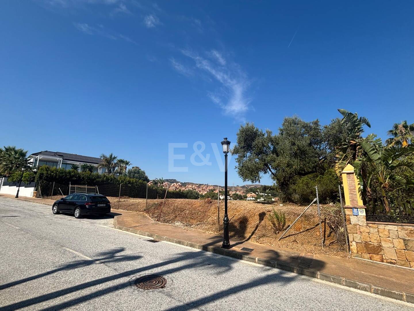 Exclusiva parcela con vistas al mar con licencia de construcción