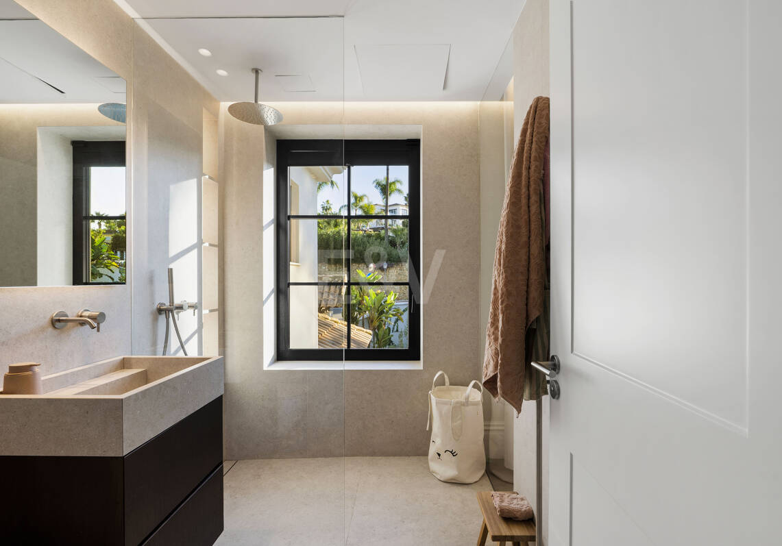 Frontline Golf Villa with State of the Art amenities in Las Brisas