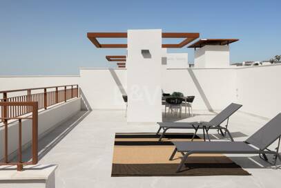 Exclusive 3-bedroom Penthouse with Rooftop Solarium