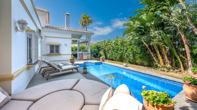 Andalusiska Villa Bara 200 meter från stranden