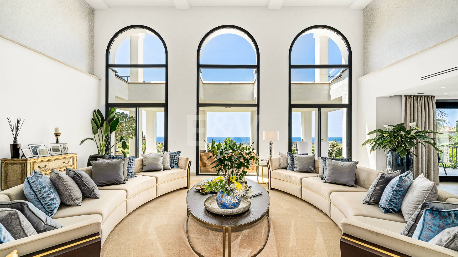 Villa im andalusischen Stil mit unvergleichlicher Privatsphäre und Panoramablick auf das Meer