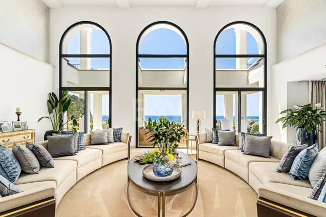 Villa im andalusischen Stil mit unvergleichlicher Privatsphäre und Panoramablick auf das Meer