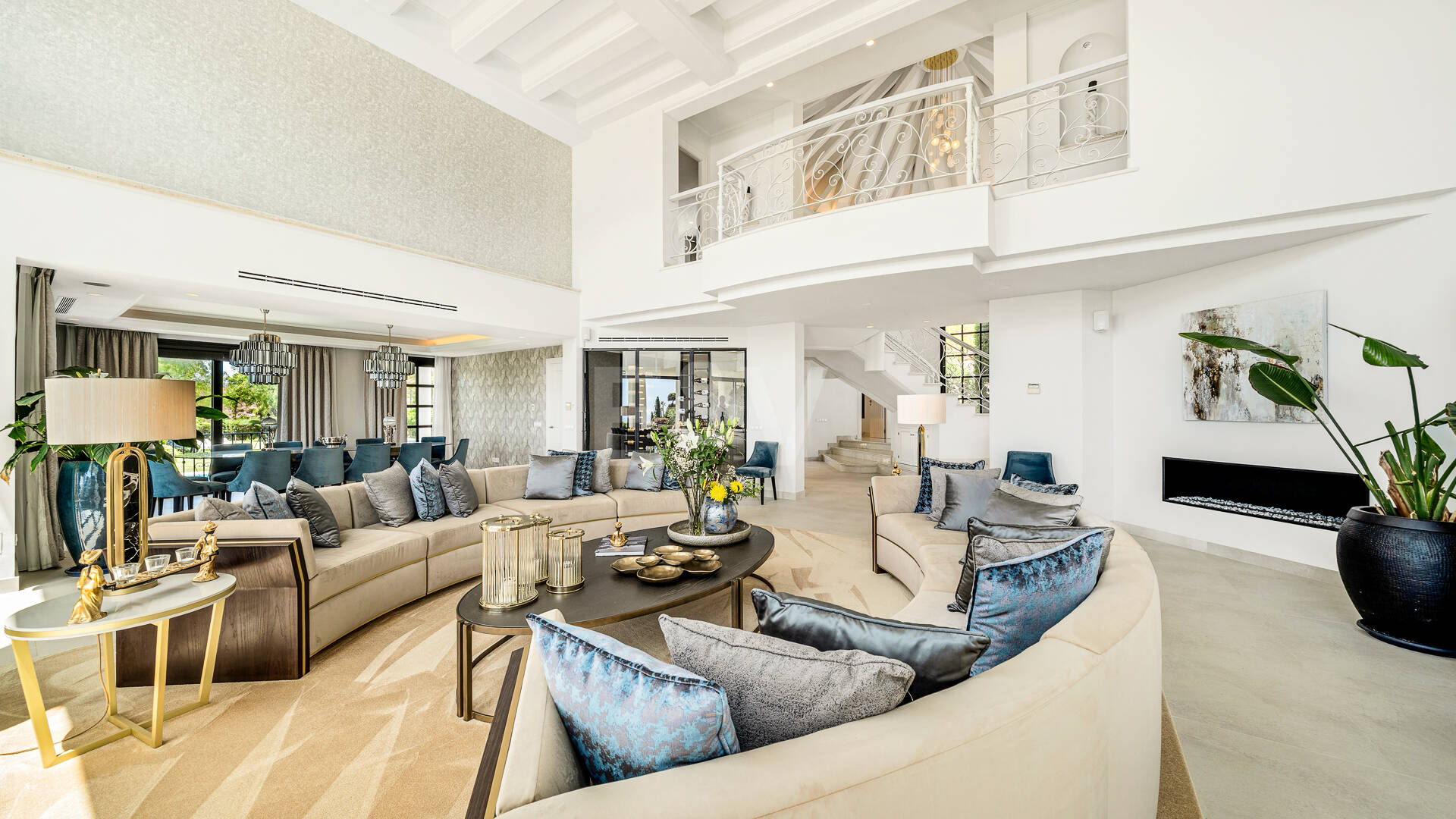 Villa im andalusischen Stil mit unvergleichlicher Privatsphäre und Panoramablick auf das Meer