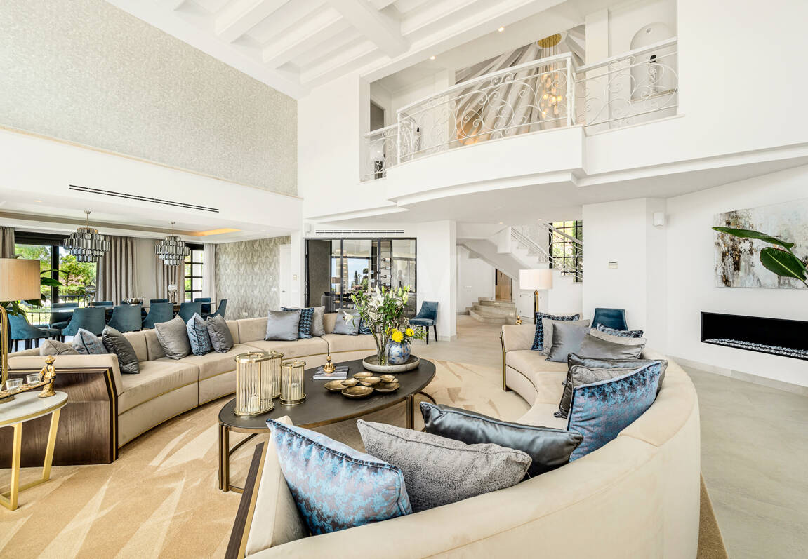Villa im andalusischen Stil mit unvergleichlicher Privatsphäre und Panoramablick auf das Meer