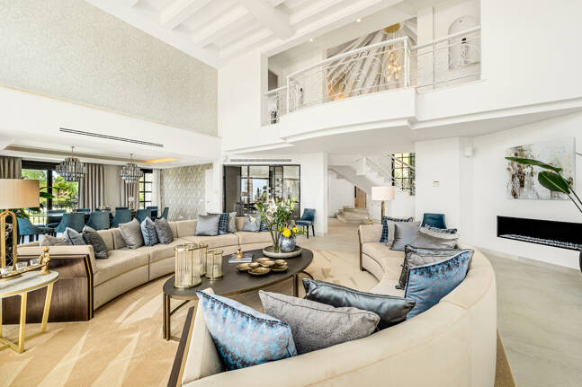 Villa im andalusischen Stil mit unvergleichlicher Privatsphäre und Panoramablick auf das Meer