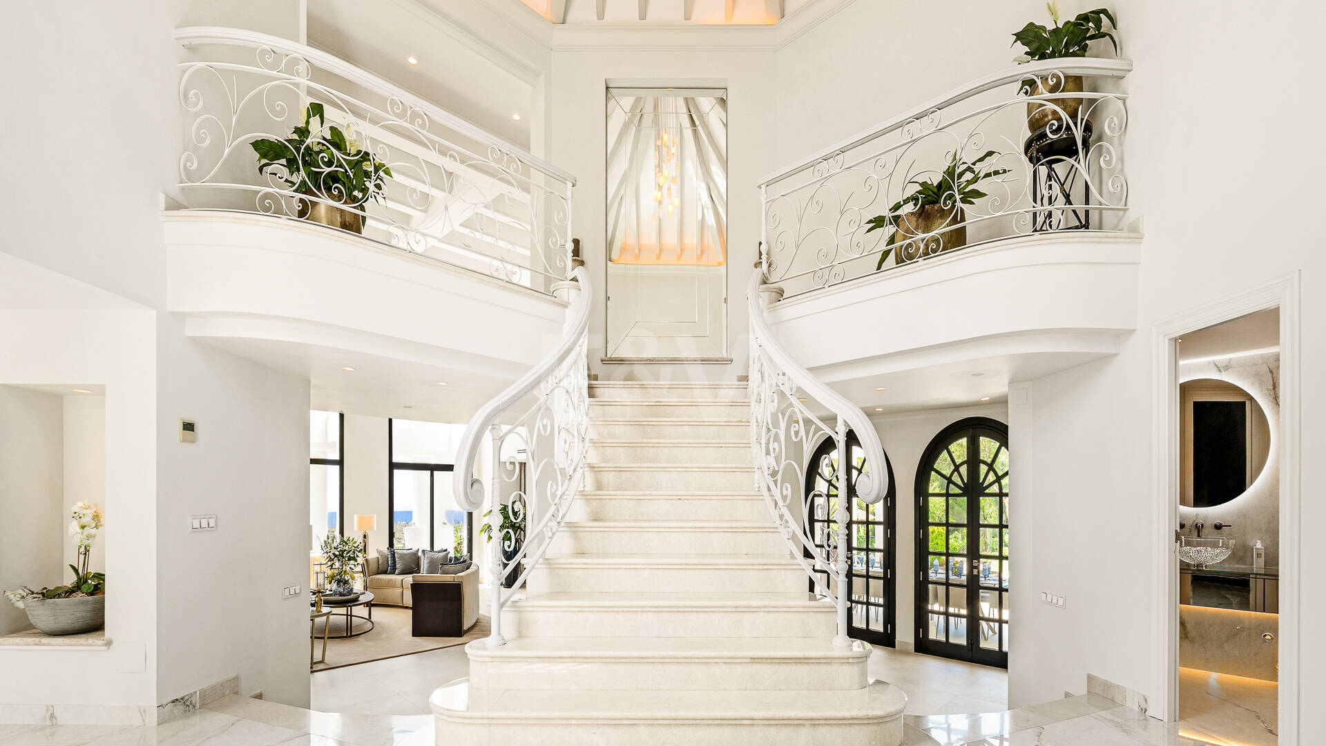 Villa im andalusischen Stil mit unvergleichlicher Privatsphäre und Panoramablick auf das Meer