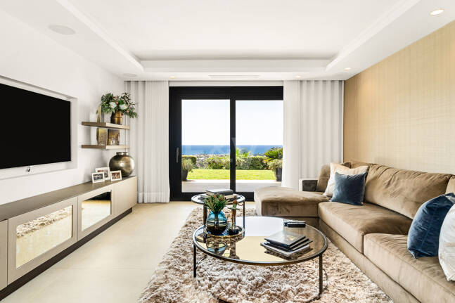 Villa im andalusischen Stil mit unvergleichlicher Privatsphäre und Panoramablick auf das Meer