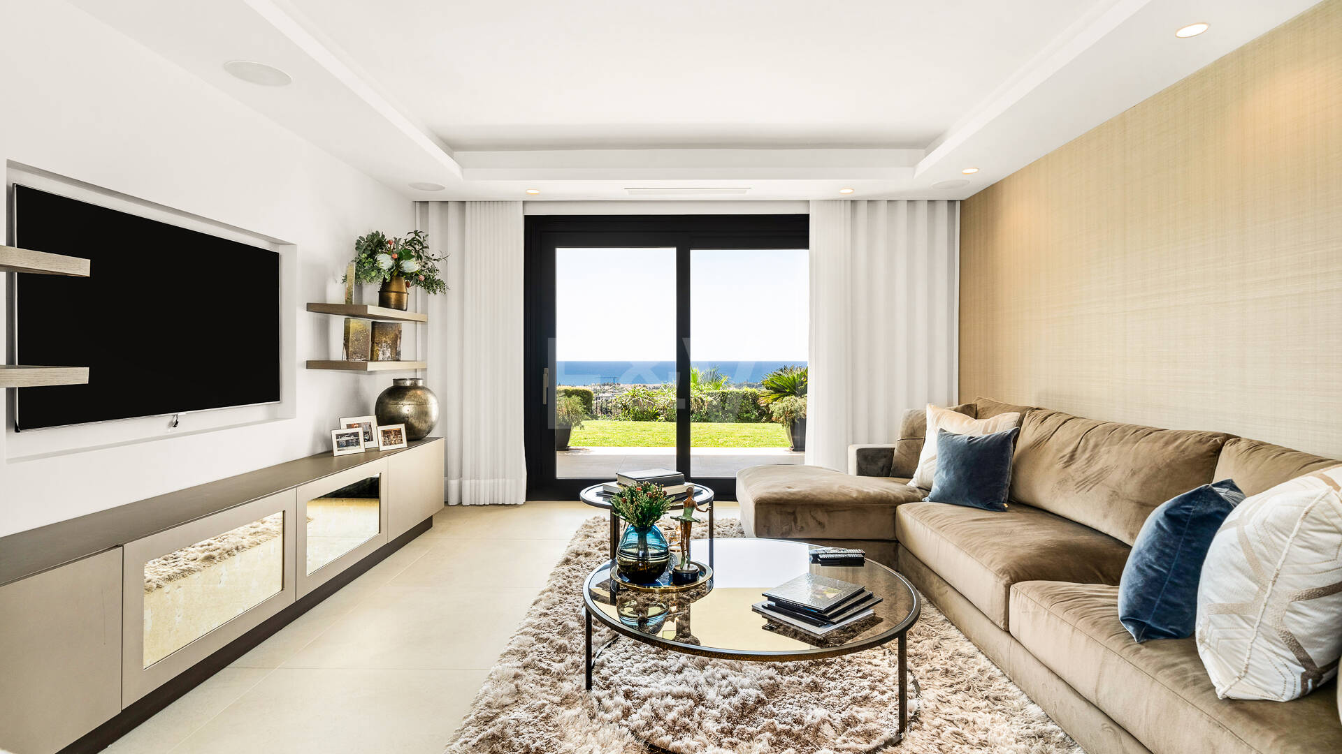 Villa im andalusischen Stil mit unvergleichlicher Privatsphäre und Panoramablick auf das Meer
