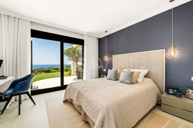 Villa im andalusischen Stil mit unvergleichlicher Privatsphäre und Panoramablick auf das Meer