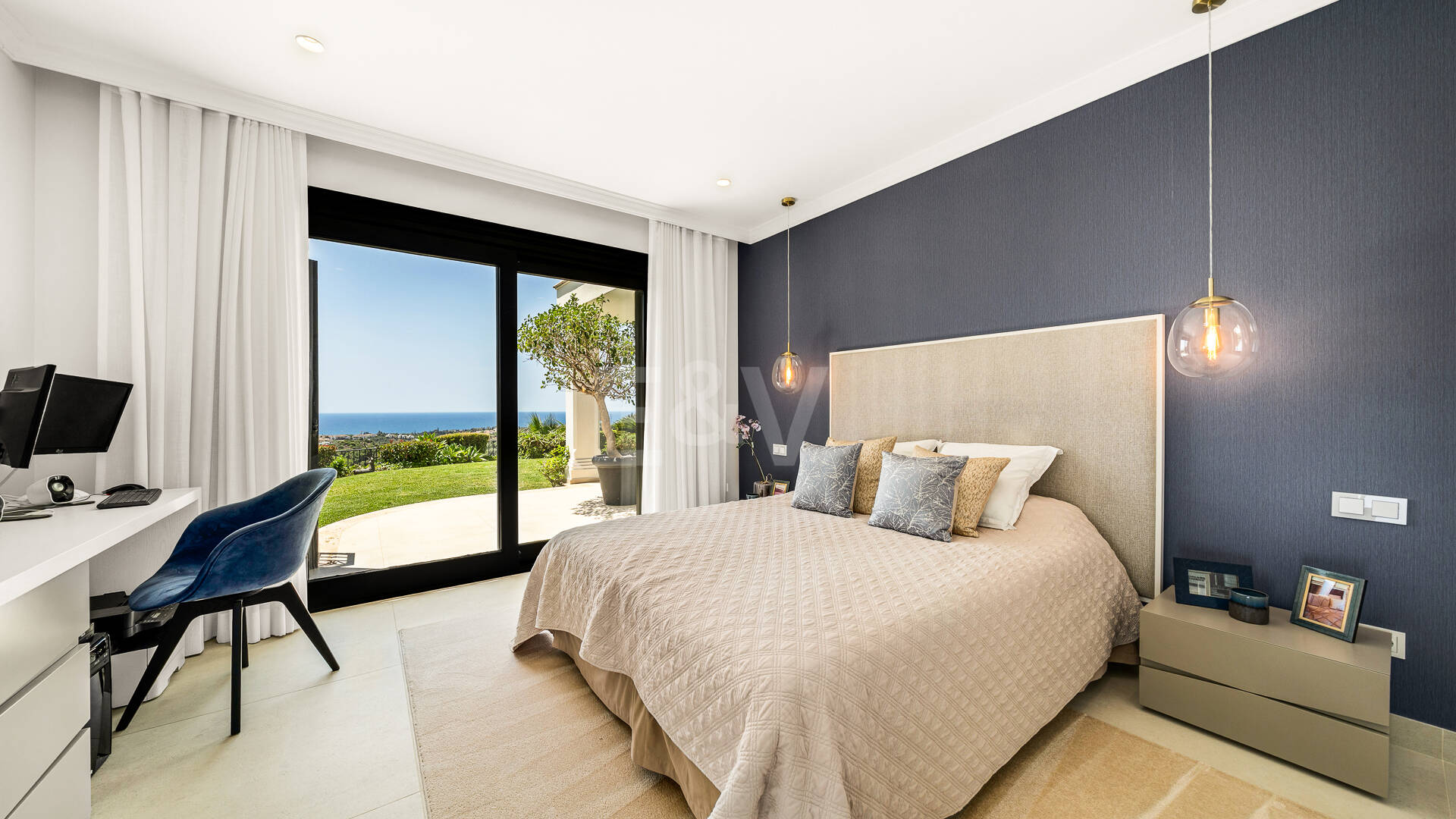 Villa im andalusischen Stil mit unvergleichlicher Privatsphäre und Panoramablick auf das Meer