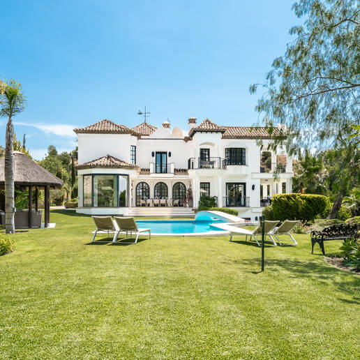 Villa im andalusischen Stil mit unvergleichlicher Privatsphäre und Panoramablick auf das Meer
