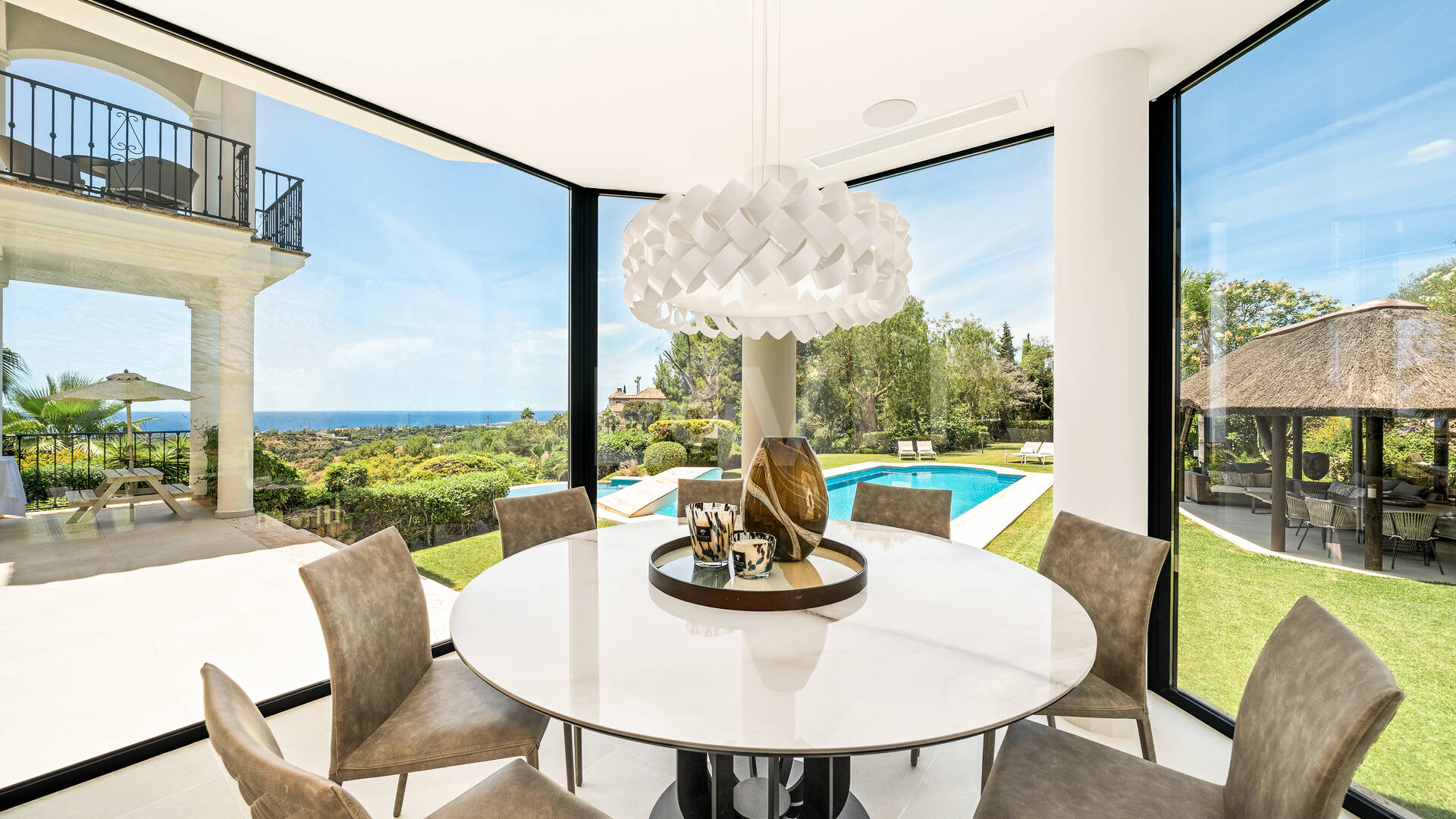 Villa im andalusischen Stil mit unvergleichlicher Privatsphäre und Panoramablick auf das Meer