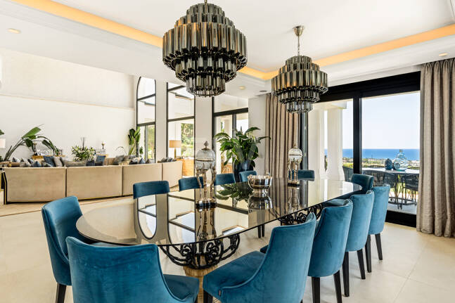 Villa im andalusischen Stil mit unvergleichlicher Privatsphäre und Panoramablick auf das Meer