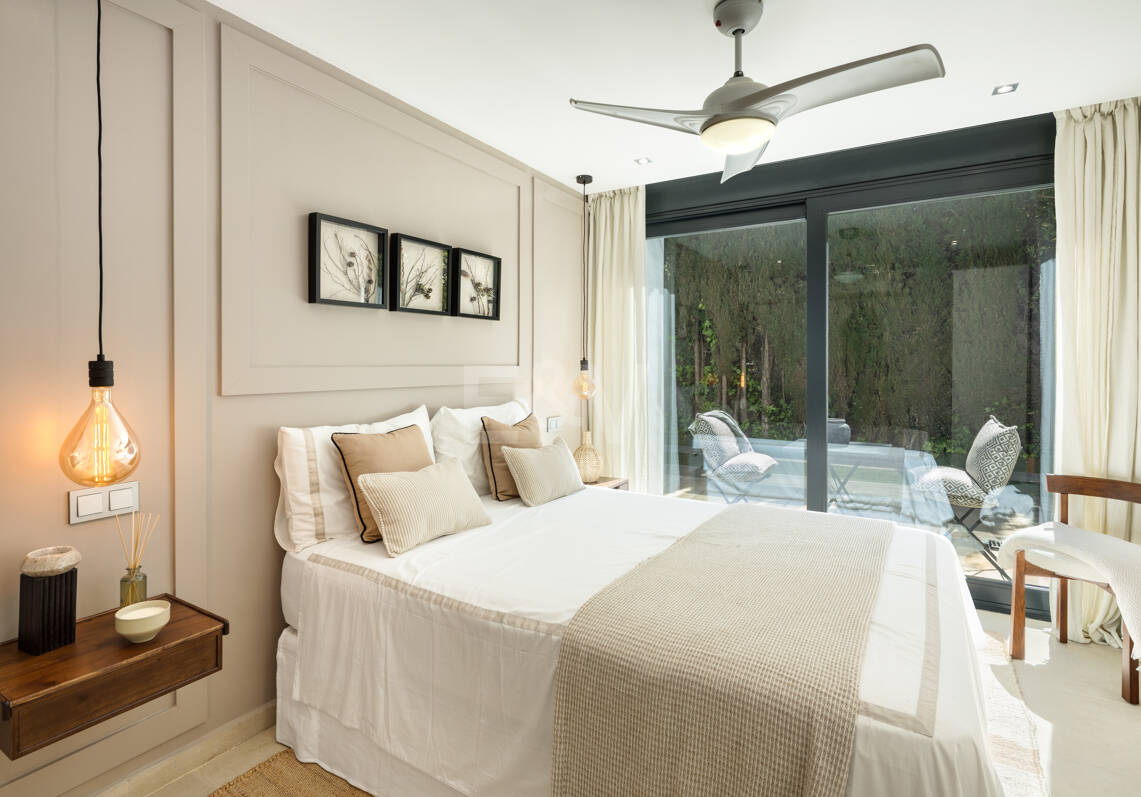 Villa moderna en una exclusiva zona residencial cerrada en Aloha , Parcelas del Golf con apartamento de invitados y potencial de alquiler