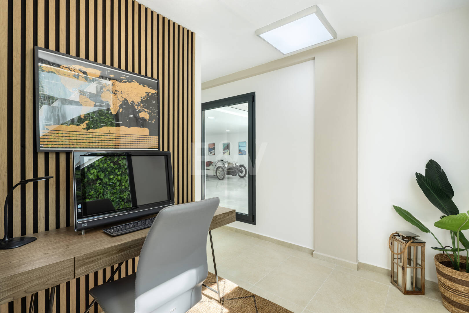 Villa contemporánea en Parcelas del Golf, con diseño, privacidad y potencial de alquiler