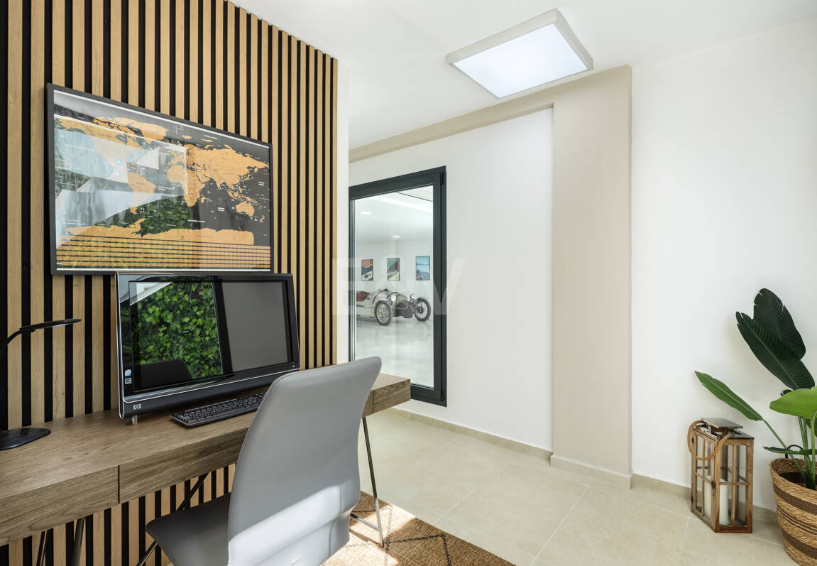Villa contemporánea en Parcelas del Golf, con diseño, privacidad y potencial de alquiler