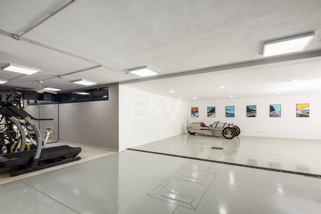Villa contemporánea en Parcelas del Golf, con diseño, privacidad y potencial de alquiler
