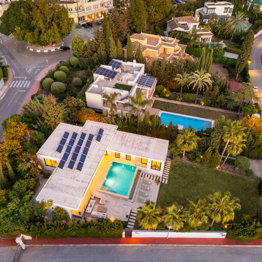 Villa contemporánea en Parcelas del Golf, con diseño, privacidad y potencial de alquiler