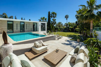 Villa contemporánea en Parcelas del Golf, con diseño, privacidad y potencial de alquiler