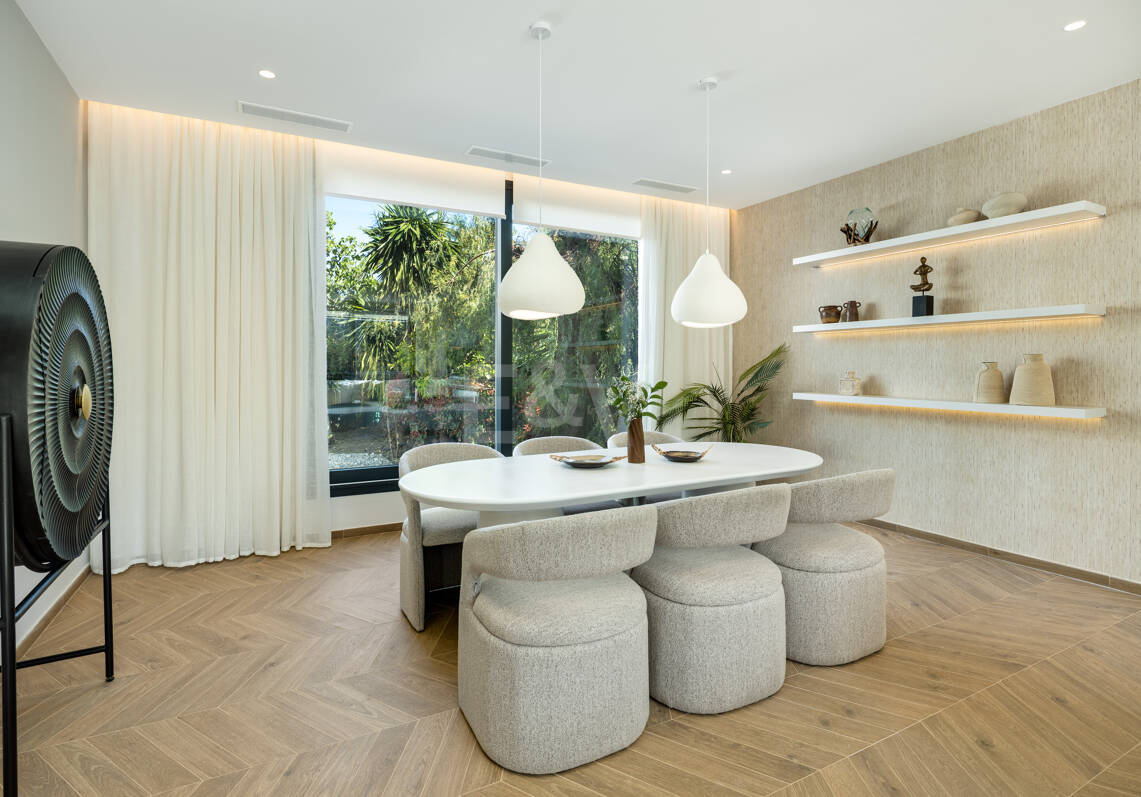 Villa moderna en una exclusiva zona residencial cerrada en Aloha , Parcelas del Golf con apartamento de invitados y potencial de alquiler
