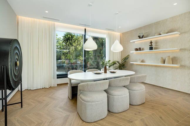 Villa contemporánea en Parcelas del Golf, con diseño, privacidad y potencial de alquiler