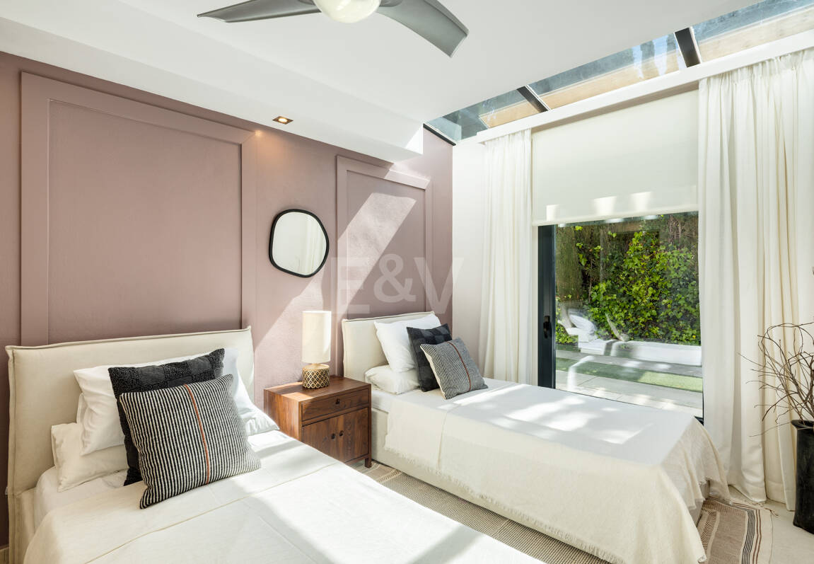 Villa contemporánea en Parcelas del Golf, con diseño, privacidad y potencial de alquiler
