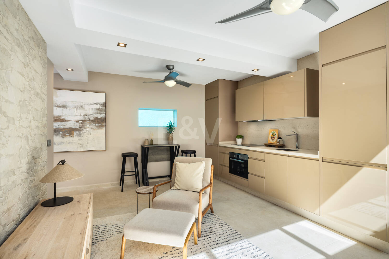 Villa contemporánea en Parcelas del Golf, con diseño, privacidad y potencial de alquiler