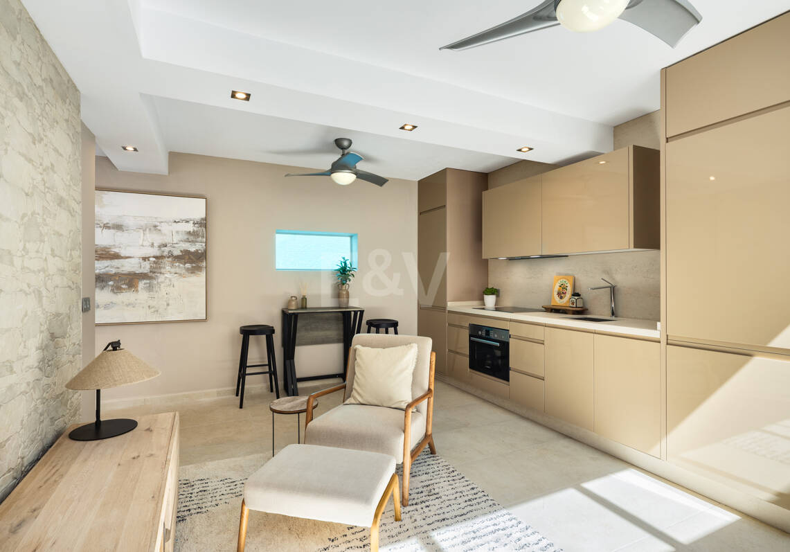 Villa moderna en una exclusiva zona residencial cerrada en Aloha , Parcelas del Golf con apartamento de invitados y potencial de alquiler