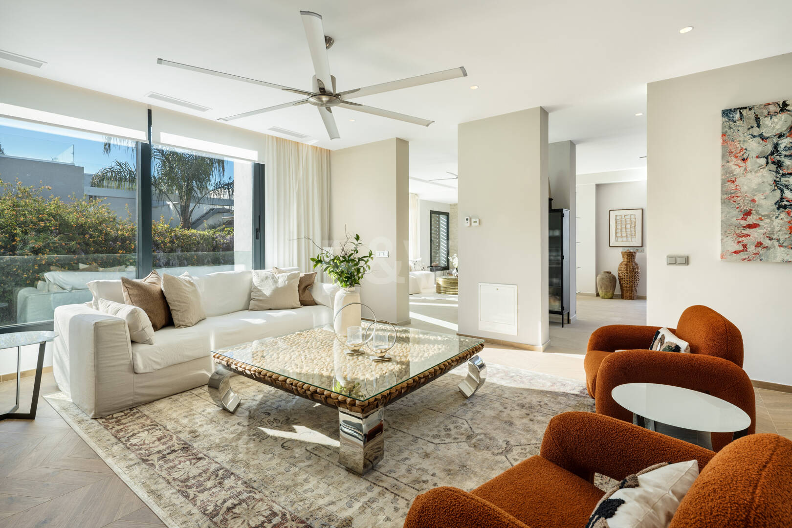 Villa contemporánea en Parcelas del Golf, con diseño, privacidad y potencial de alquiler