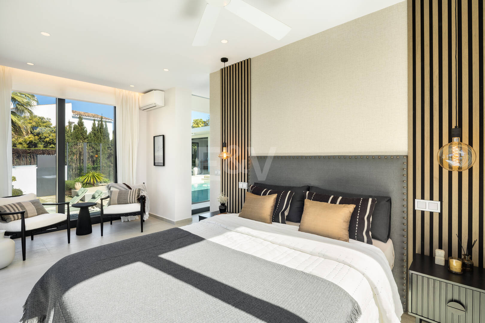 Villa contemporánea en Parcelas del Golf, con diseño, privacidad y potencial de alquiler