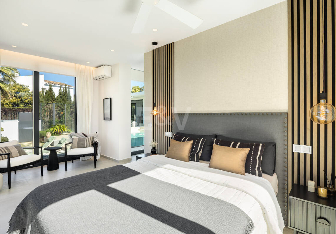 Villa moderna en una exclusiva zona residencial cerrada en Aloha , Parcelas del Golf con apartamento de invitados y potencial de alquiler