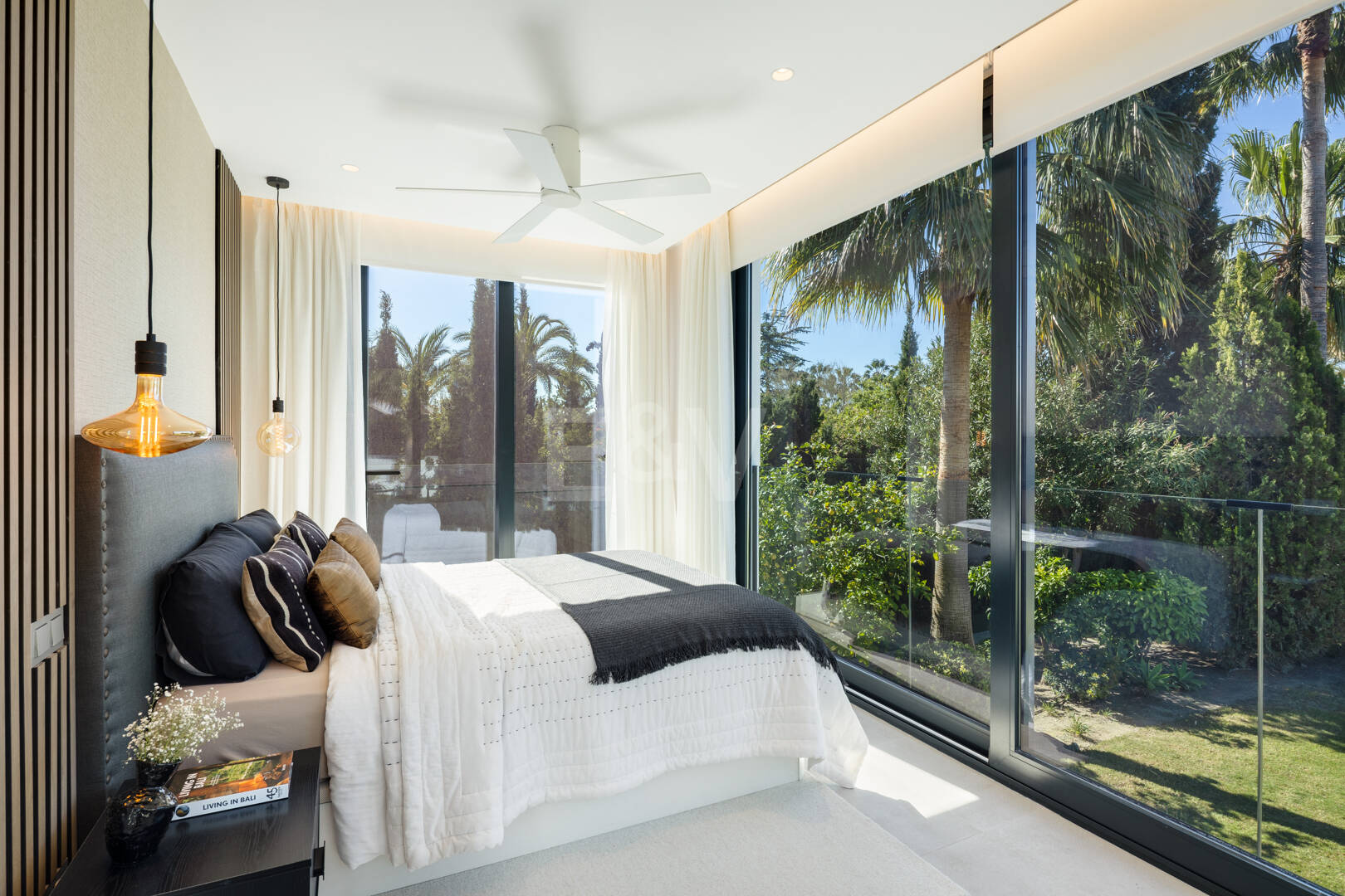 Villa contemporánea en Parcelas del Golf, con diseño, privacidad y potencial de alquiler