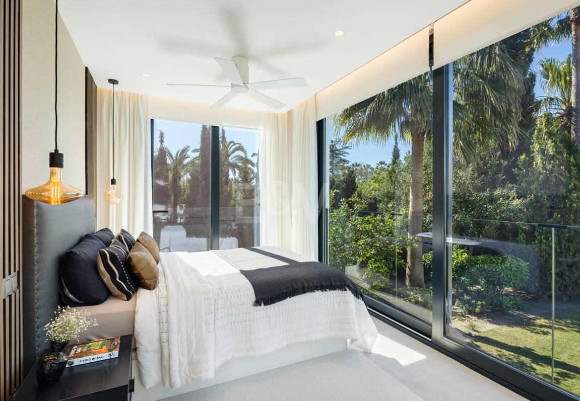 Villa contemporánea en Parcelas del Golf, con diseño, privacidad y potencial de alquiler