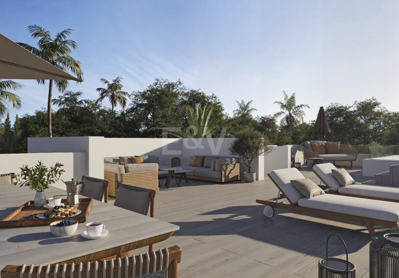 Villa moderne avec piscine privée et terrasse sur le toit