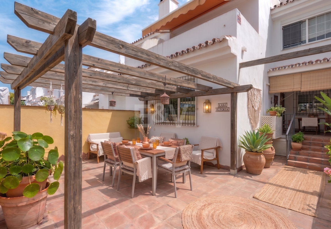 Reihenhaus in Strandnähe in San Pedro Las Petunias