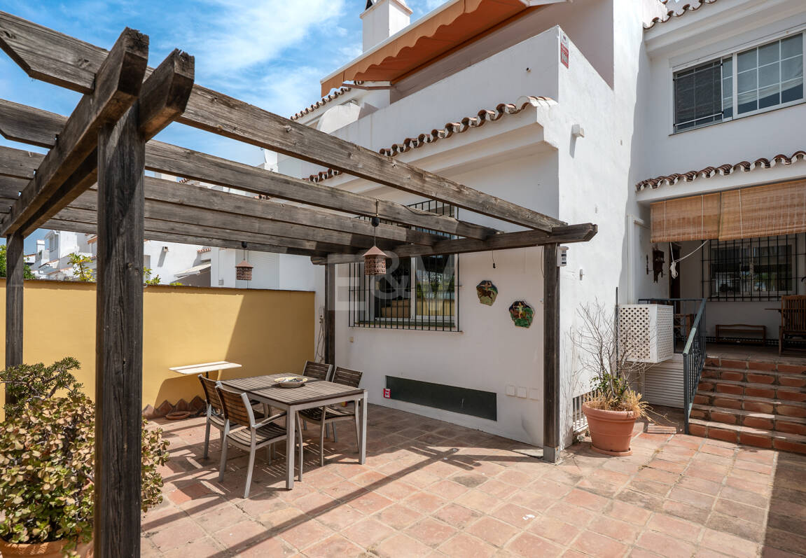 Reihenhaus in Strandnähe in San Pedro Las Petunias