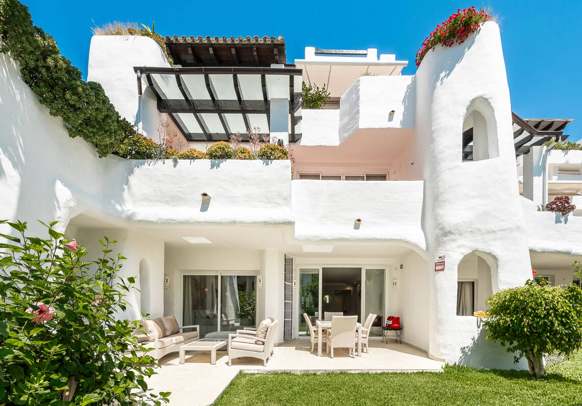 Frontline Beach Apartment with Private Garden near Puerto Banús