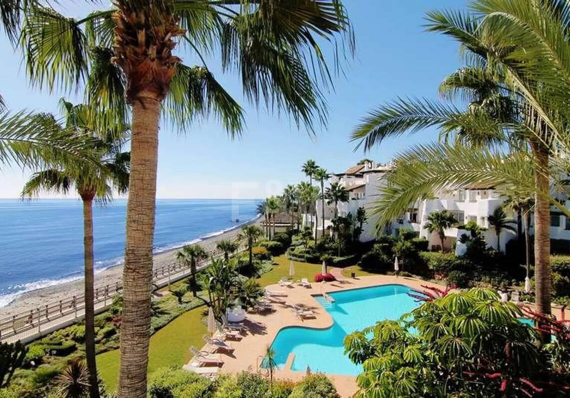 Frontline Beach Apartment with Private Garden near Puerto Banús
