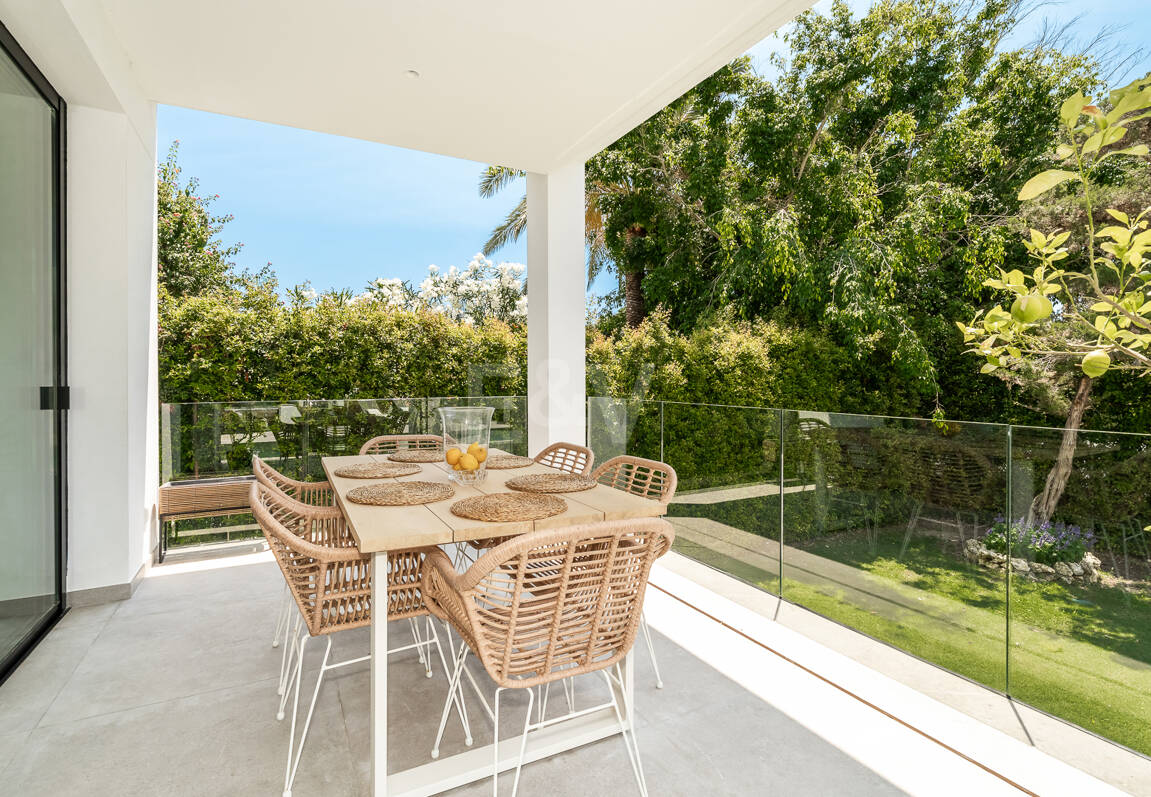 Schöne moderne Villa, nur wenige Schritte vom Strand, mit Meerblick