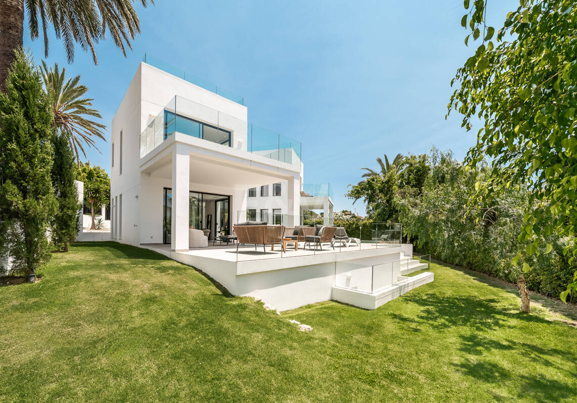Magnifique moderne Villa Étapes de la plage avec vue sur la mer